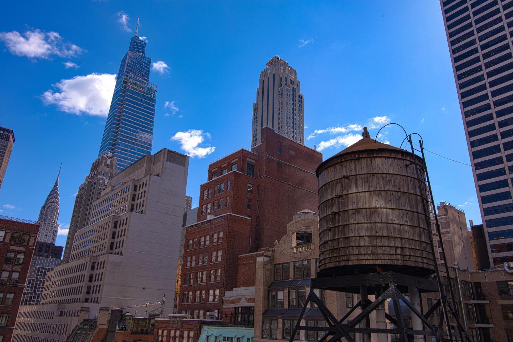 易洛魁纽约酒店 外观 照片 Water tower in New York City